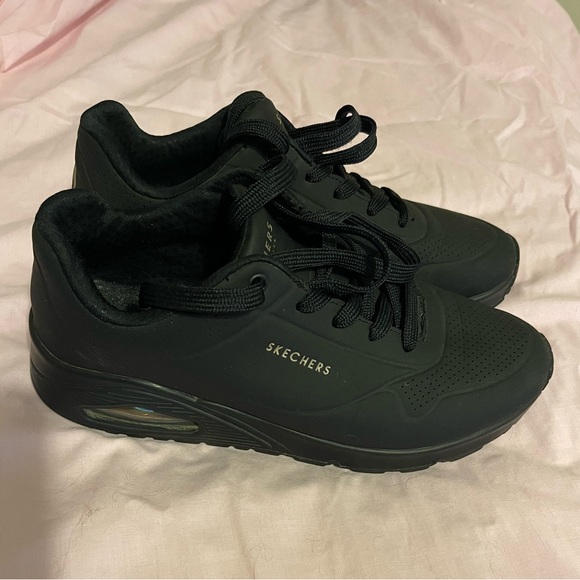 Black 9.5 Skechers Street Shoes with Air Cooled Memory Foam - Picture 3 of 7
